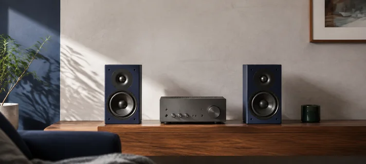 Système HiFi compact avec deux enceintes et un amplificateur